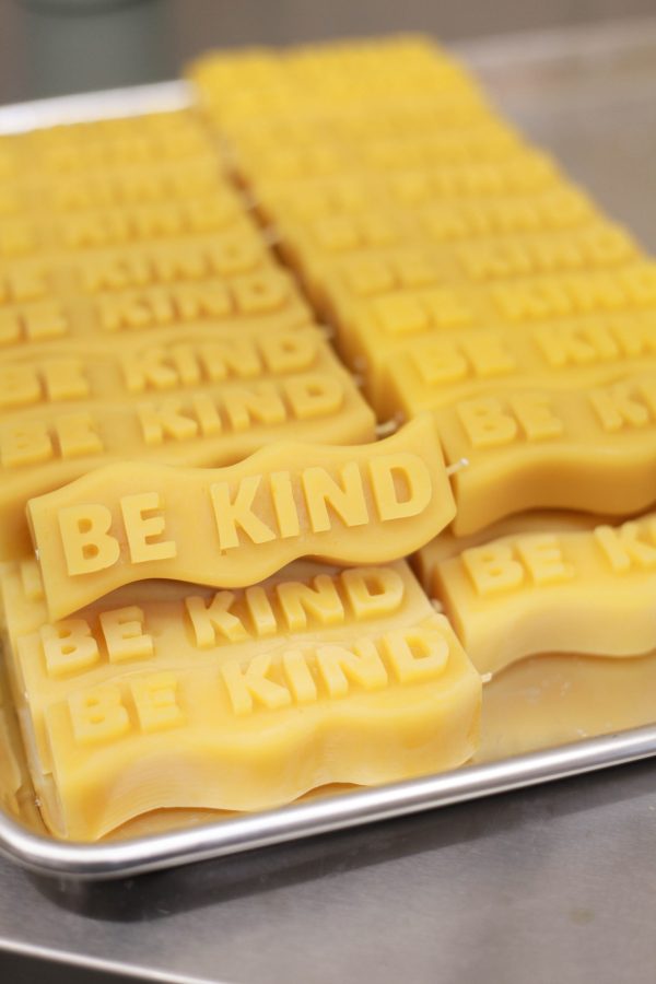 Seasonal Be Kind Candle - Image 4